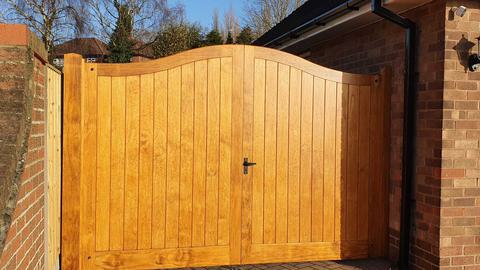 Entrance gate with handle 1