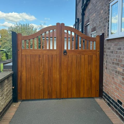Solid timber gate